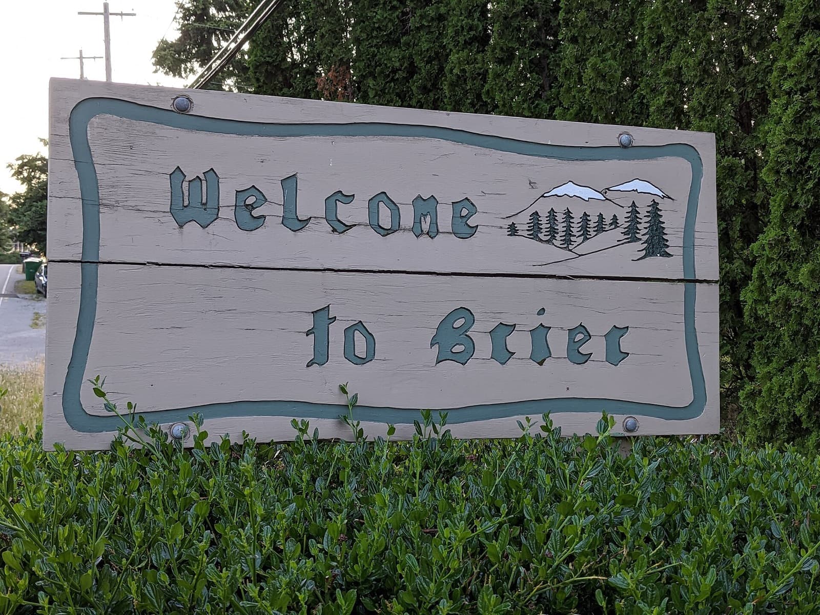 Welcome to Brier sign