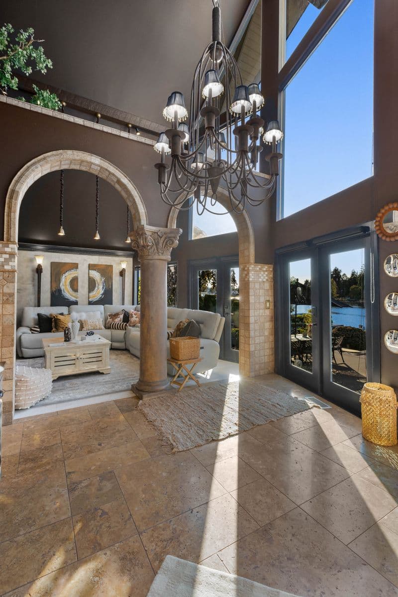 Great room: stone arches and vaulted ceilings — 1504 E Lakeshore Dr, Lake Stevens