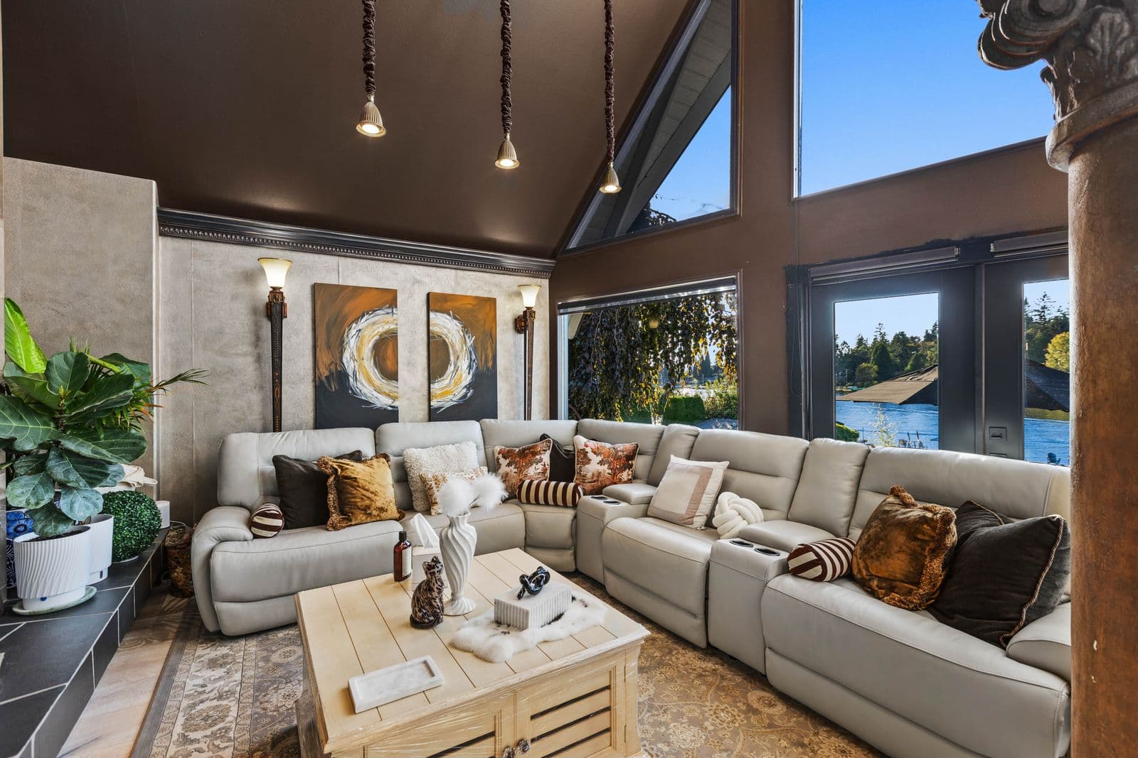 Living area — 1504 E Lakeshore Dr, Lake Stevens