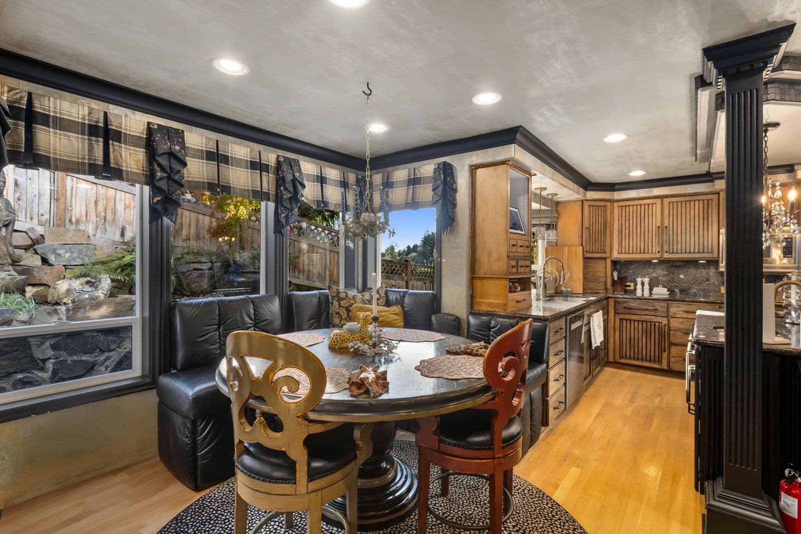 Kitchen eating area — 1504 E Lakeshore Dr, Lake Stevens