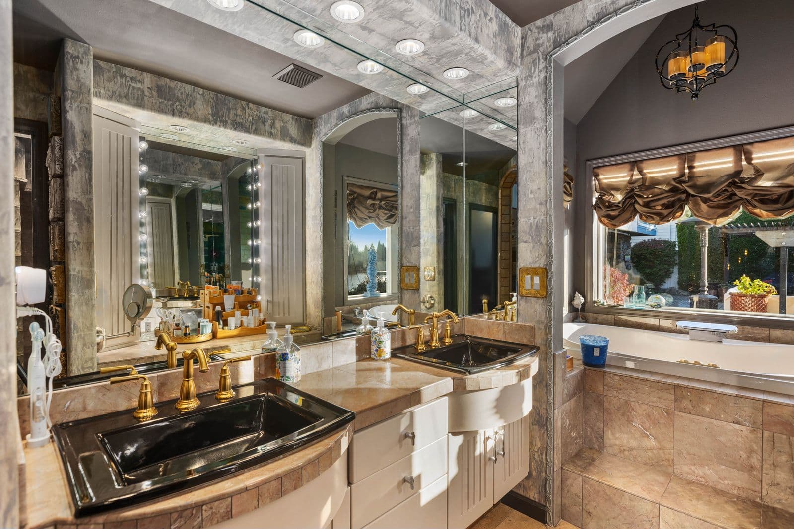 Primary bath — 1504 E Lakeshore Dr, Lake Stevens