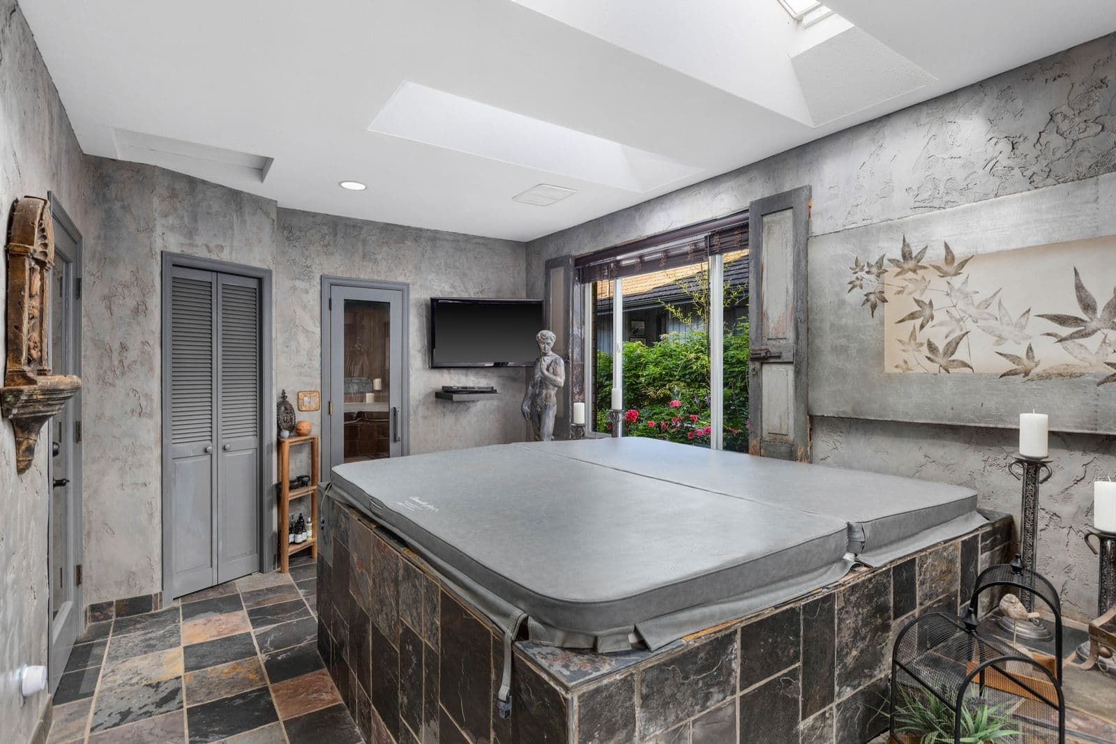 Spa room with hot tub — 1504 E Lakeshore Dr, Lake Stevens