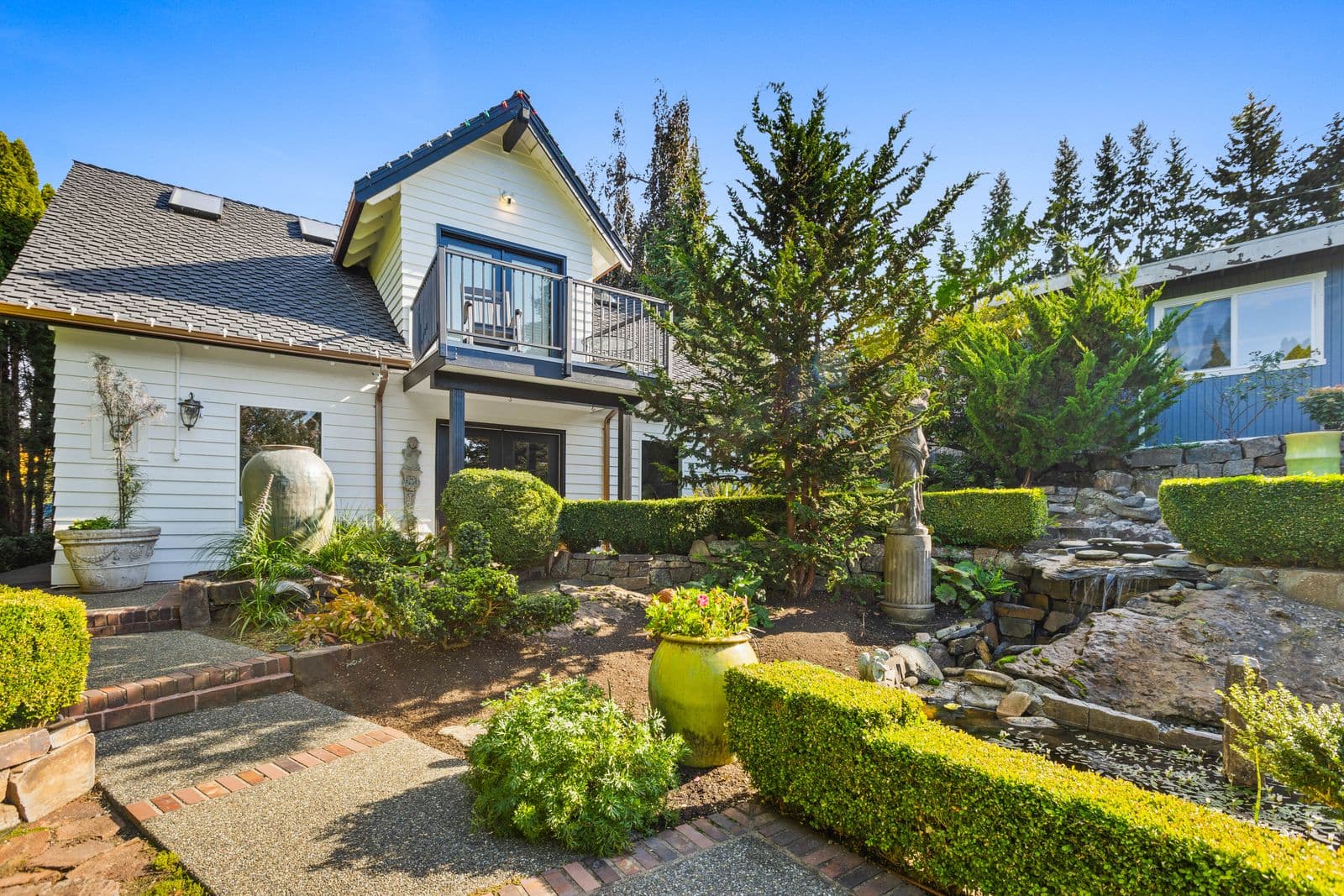 ADU above the garage, with balcony — 1504 E Lakeshore Dr, Lake Stevens