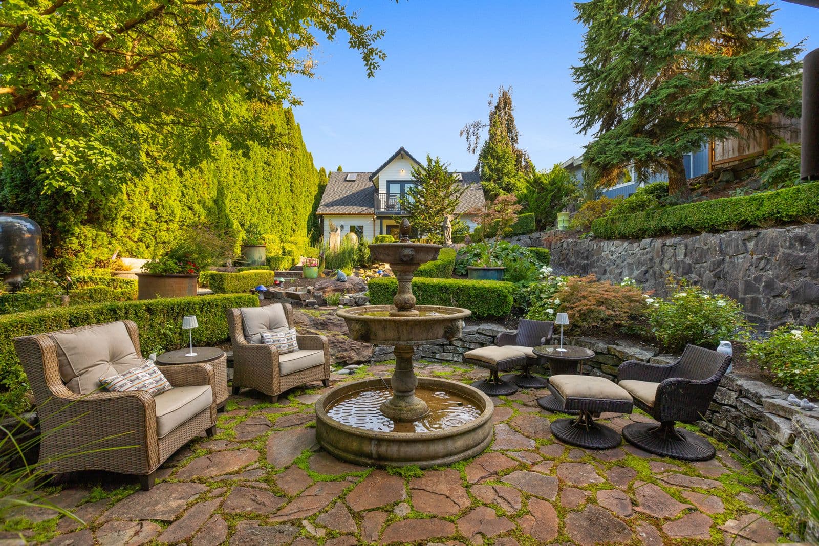 Fountain courtyard — 1504 E Lakeshore Dr, Lake Stevens