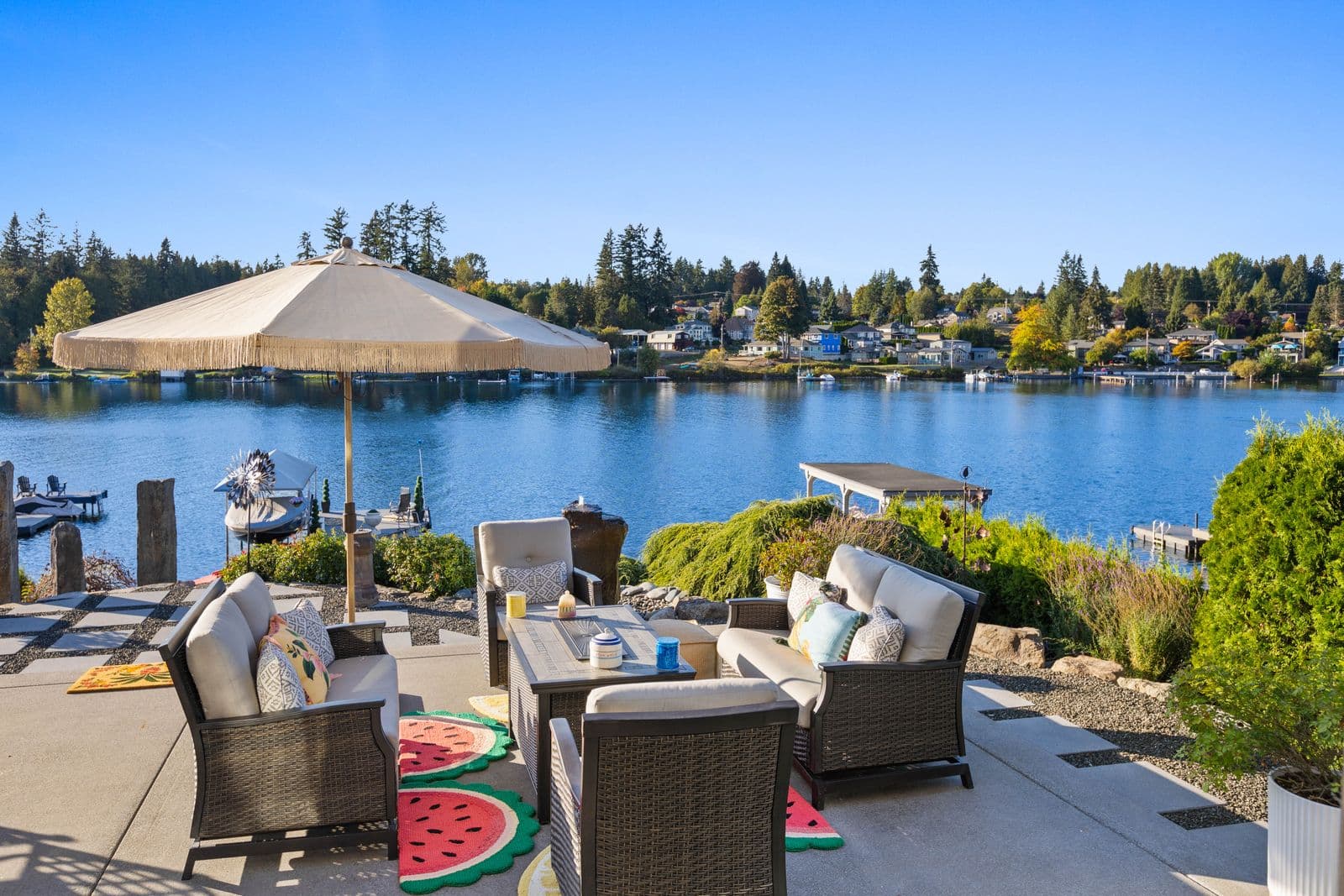 Terrace lounge — 1504 E Lakeshore Dr, Lake Stevens